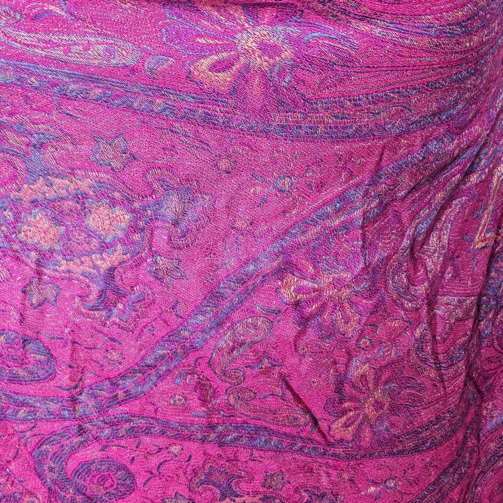 Pashmina Silk Blend Paisley Scarf Magenta Pink Purple Metallic Fringe Wrap